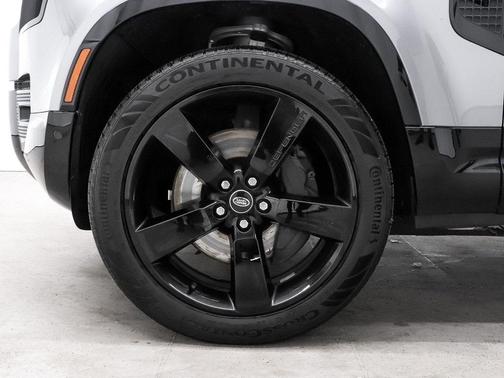 2023 Land Rover Defender 130 X-Dynamic SE