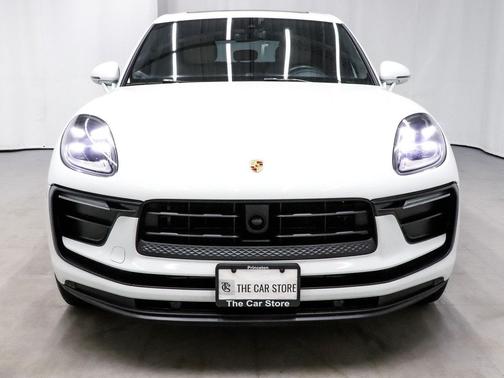 2023 Porsche Macan Base