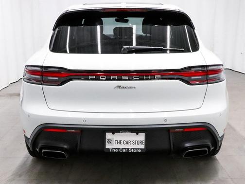 2023 Porsche Macan Base