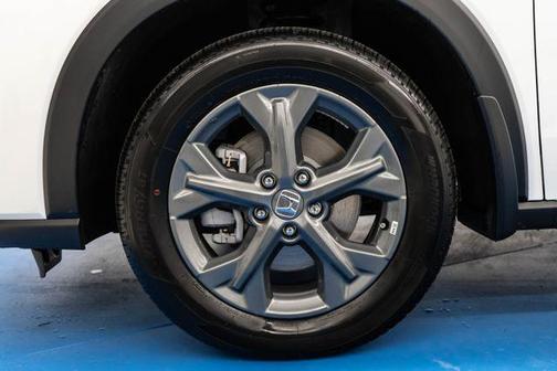 Platinum White Pearl 2026 Honda HR-V LX