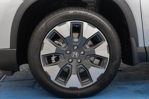 Solar Silver Metallic 2026 Honda Pilot Touring 8-Passenger