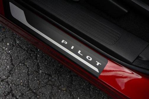2025 Honda Pilot Touring 8-Passenger