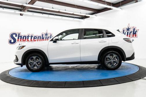 Platinum White Pearl 2026 Honda HR-V LX