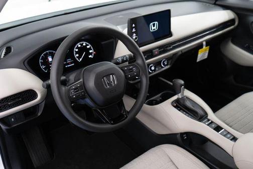 Platinum White Pearl 2026 Honda HR-V LX