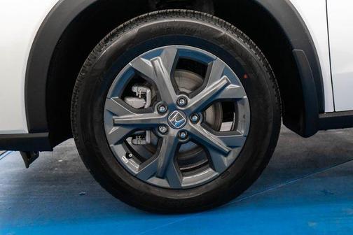 Platinum White Pearl 2026 Honda HR-V LX