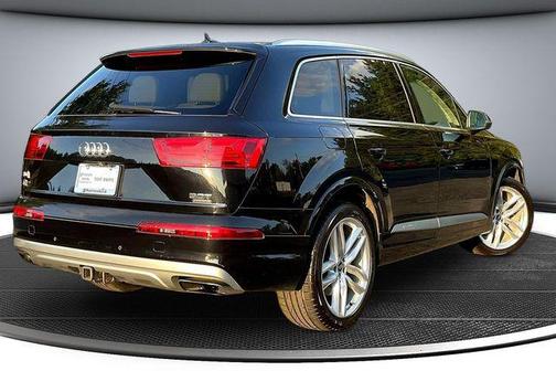 Orca Black Metallic 2018 Audi Q7 3.0T Prestige