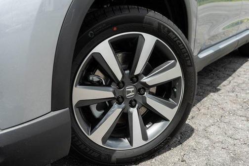 2025 Honda Pilot Touring 8-Passenger