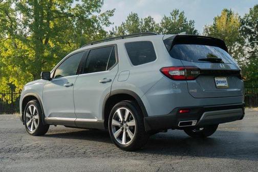 2025 Honda Pilot Touring 8-Passenger