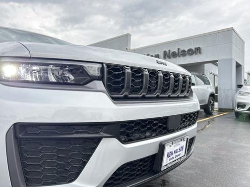 Silver Zynith 2026 Jeep Grand Cherokee Altitude 4x2