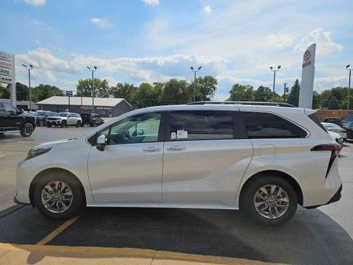 2025 Toyota Sienna XLE 7 Passenger
