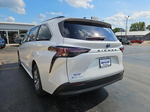 2025 Toyota Sienna XLE 7 Passenger