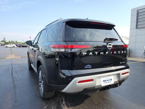 2025 Nissan Pathfinder SL 4WD
