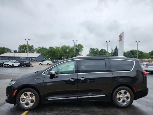 2018 Chrysler Pacifica Hybrid Limited