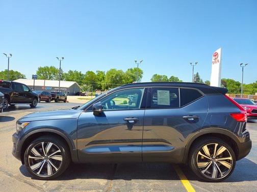 2022 Volvo XC40 Recharge Pure Electric P8 Twin Plus