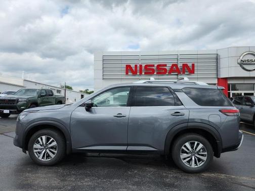 2025 Nissan Pathfinder SL 4WD