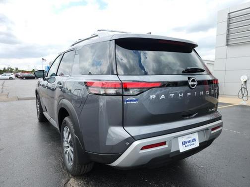 2025 Nissan Pathfinder SL 4WD