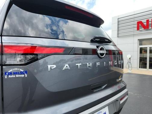 2025 Nissan Pathfinder SL 4WD