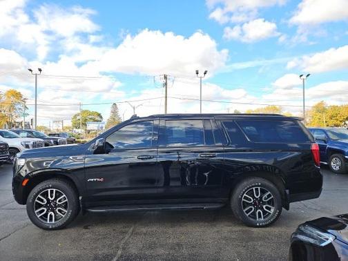 2022 GMC Yukon XL 4WD AT4