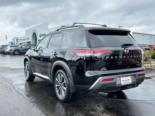 Super Black 2026 Nissan Pathfinder Platinum