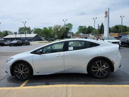 2025 Toyota Prius XLE