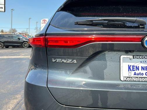 Coastal Gray Metallic 2023 Toyota Venza XLE
