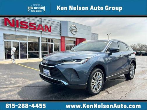 Coastal Gray Metallic 2023 Toyota Venza XLE