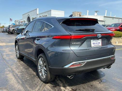 Coastal Gray Metallic 2023 Toyota Venza XLE