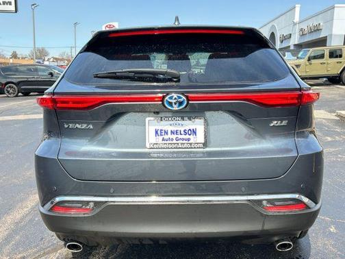 Coastal Gray Metallic 2023 Toyota Venza XLE