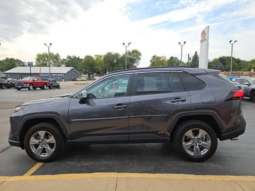 2022 Toyota RAV4 Hybrid XLE