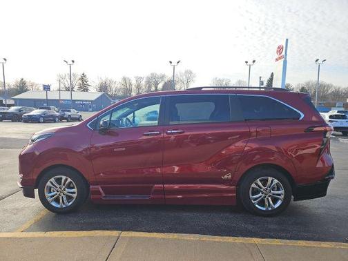 2023 Toyota Sienna XSE 7 Passenger