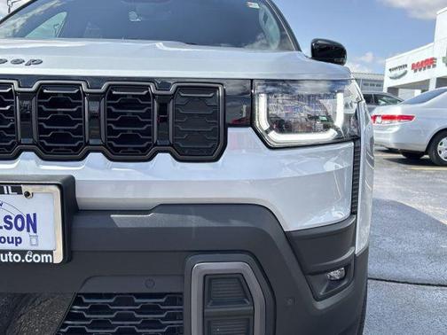 silver zynith clearcoat 2026 Jeep Cherokee Overland