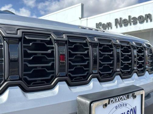 silver zynith clearcoat 2026 Jeep Cherokee Overland
