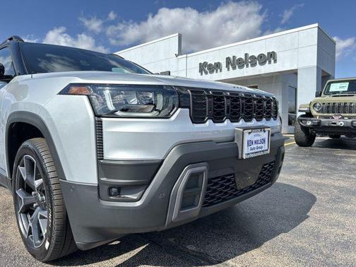 silver zynith clearcoat 2026 Jeep Cherokee Overland