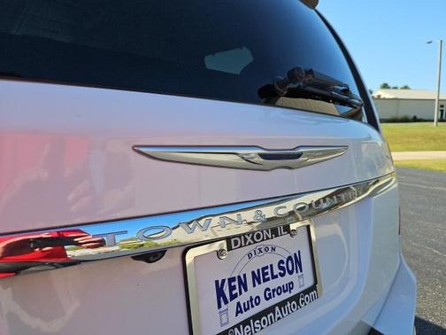 2014 Chrysler Town & Country Touring