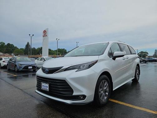 2025 Toyota Sienna XLE 7 Passenger