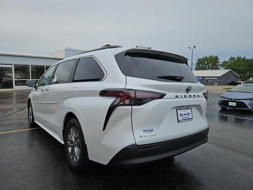 2025 Toyota Sienna XLE 7 Passenger