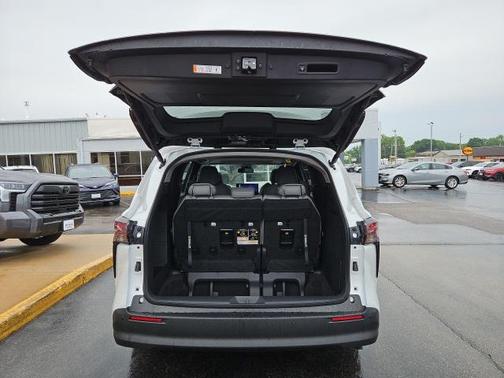 2025 Toyota Sienna XLE 7 Passenger