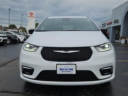 2026 Chrysler Pacifica L