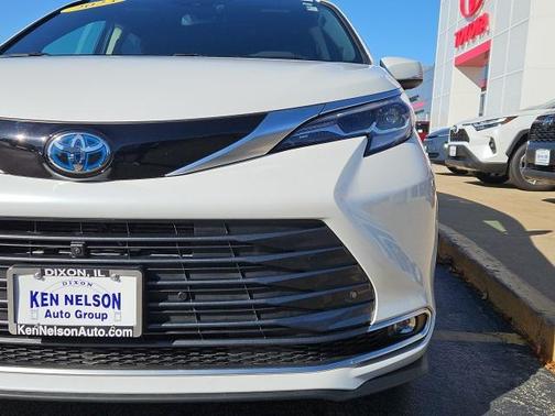 2023 Toyota Sienna Platinum 7 Passenger