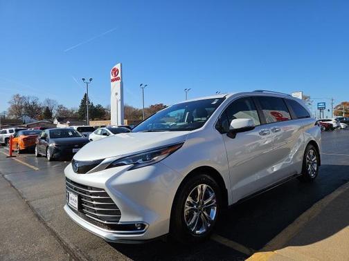 2023 Toyota Sienna Platinum 7 Passenger