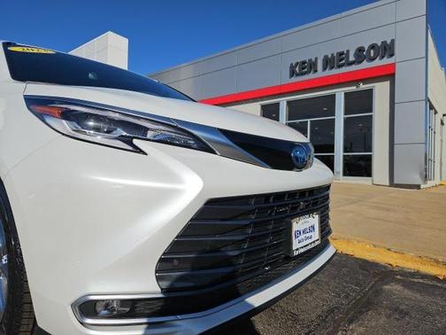 2023 Toyota Sienna Platinum 7 Passenger