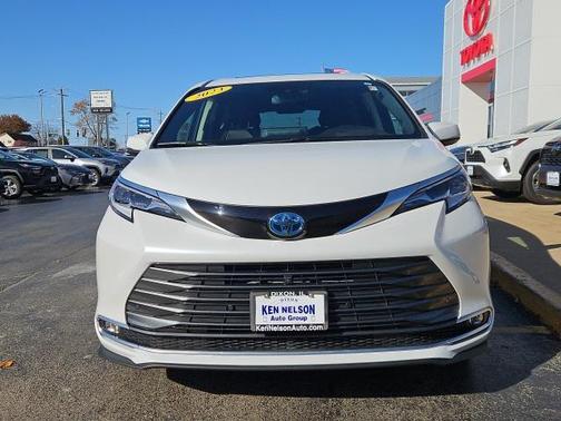 2023 Toyota Sienna Platinum 7 Passenger
