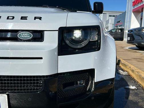 2022 Land Rover Defender V8