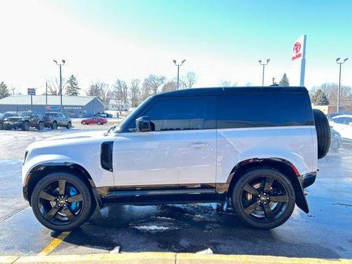 2022 Land Rover Defender V8