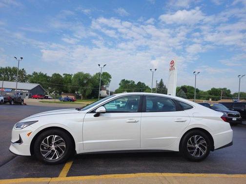2022 Hyundai SONATA Hybrid Base