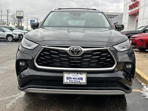 2026 Toyota Highlander Hybrid Platinum