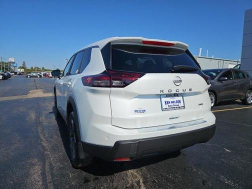 2026 Nissan Rogue SV