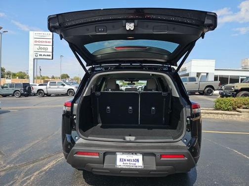 2025 Nissan Pathfinder SV 4WD