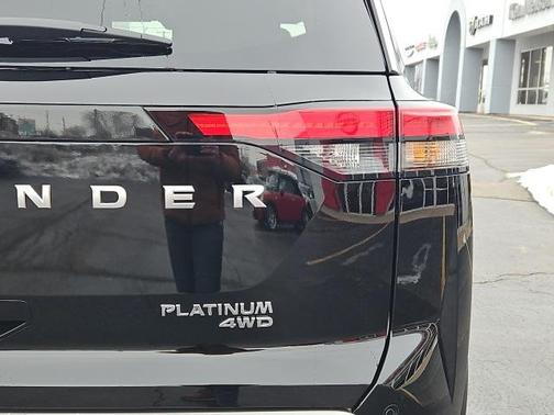 2025 Nissan Pathfinder Platinum 4WD