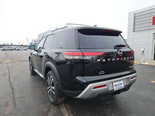 2025 Nissan Pathfinder Platinum 4WD